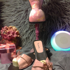 Thom McAn Pink Leather Flat Sandals Size 9 1/2